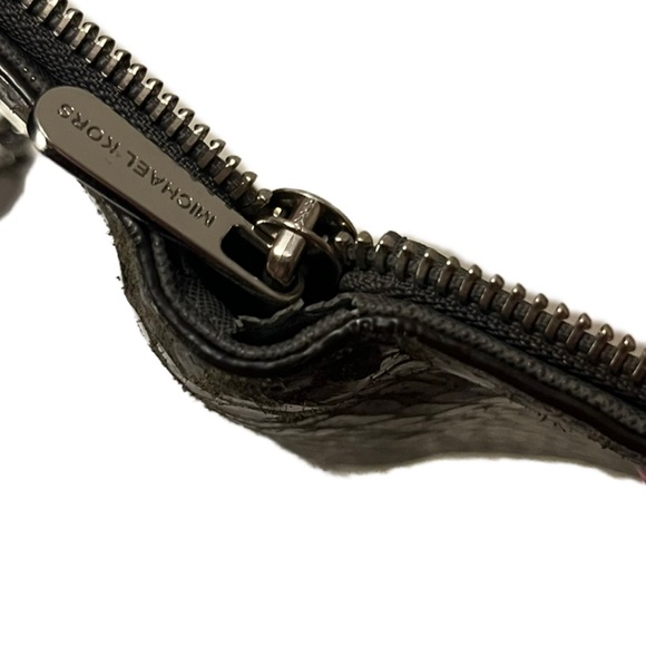 Michael Kors Grey Snakeskin Patterned Embossed Wallet - Picture 14 of 15